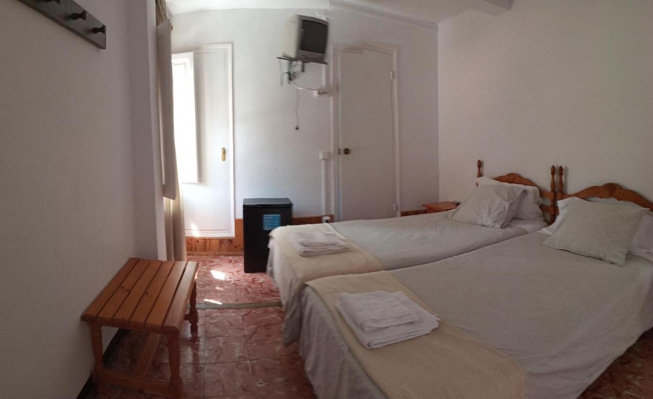 Hostal Fonda Cerdanya La Pobla de Lillet Eksteriør billede